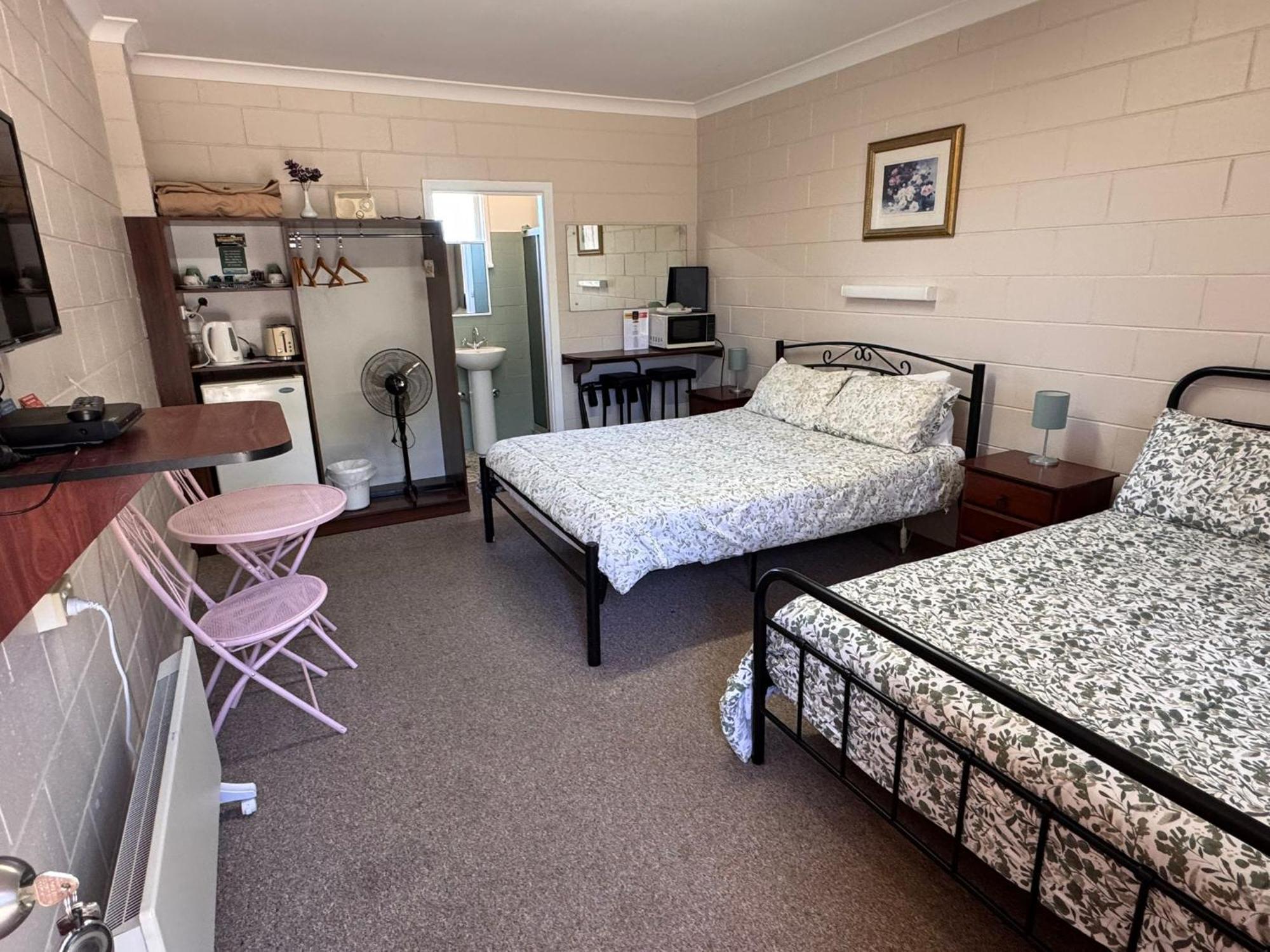 Alpine Country Motel Plus Free Coffee Cooma Exterior photo