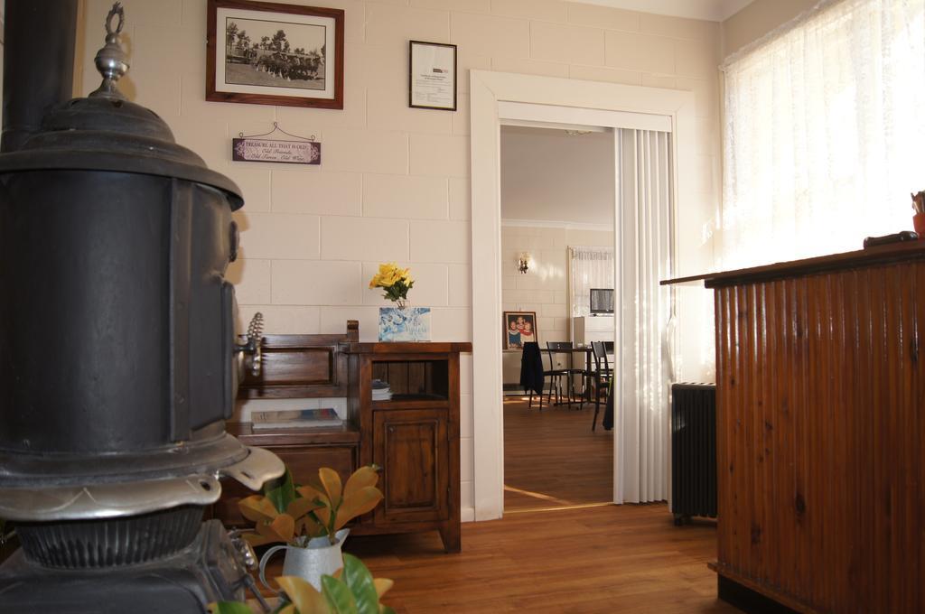 Alpine Country Motel Plus Free Coffee Cooma Exterior photo